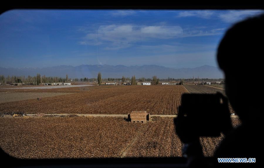 Essai d'un train à grande vitesse dans le Xinjiang