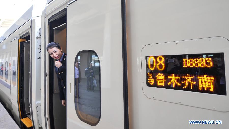 Essai d'un train à grande vitesse dans le Xinjiang