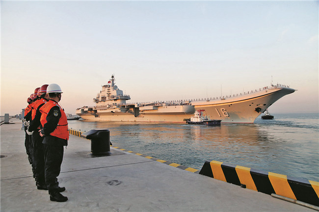 A la découverte de la première base de porte-avions de Chine