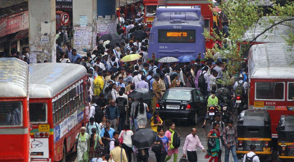 Grève des conducteurs de tricycles indiens contre un logiciel de réservation de taxis