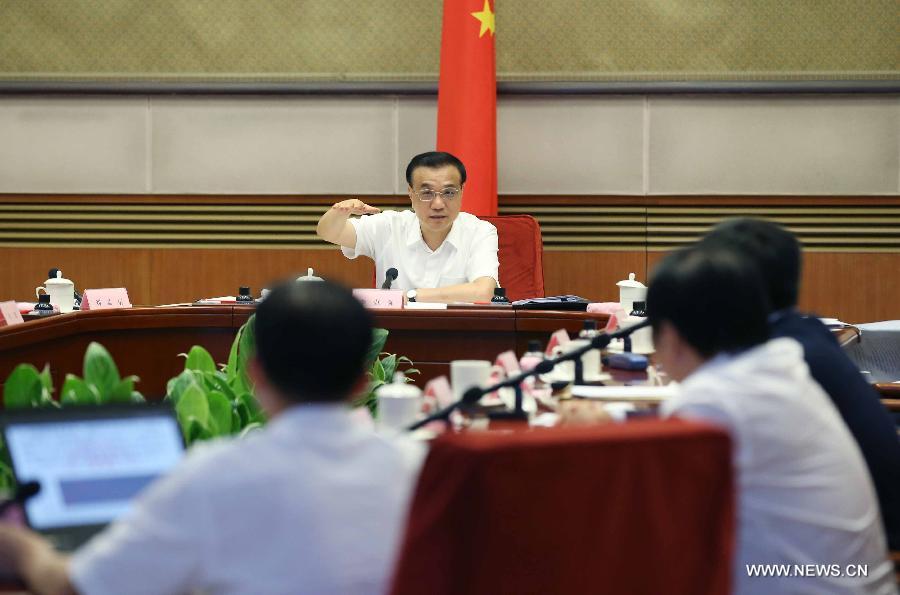 Li Keqiang souligne de nouvelles mesures pour stimuler l'économie