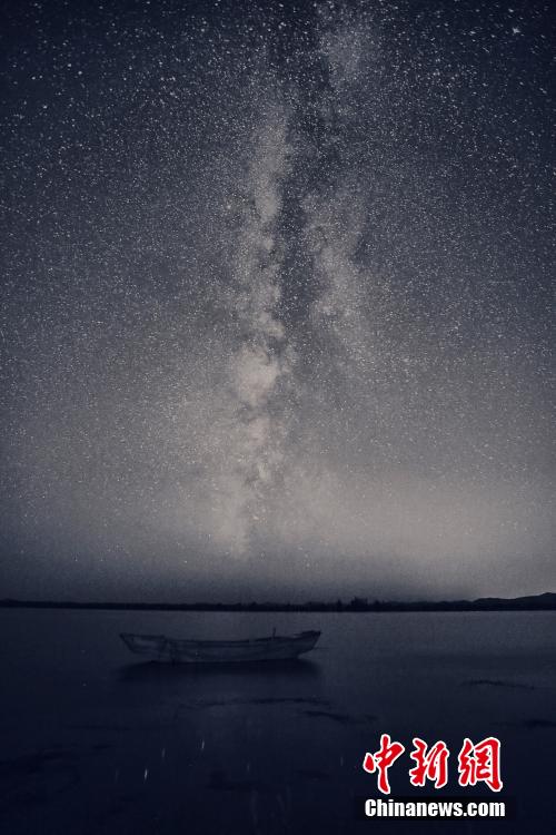 Des photographes dans le désert de Kubuqi pour le plus beau ciel étoilé