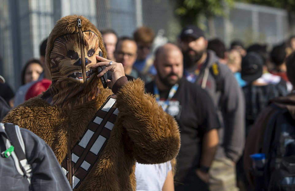 Réunion de zombies et de super-héros pour l’ouverture de la Comic Con 2015 de New York