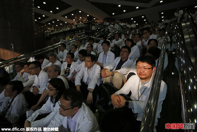 Hong Kong: sit-in d'une centaine de médecins pour une hausse de salaire