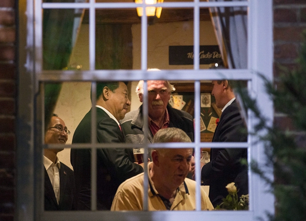 Xi Jinping et David Cameron devant un fish and chips