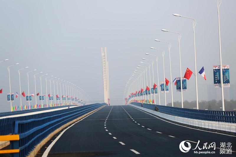 Ouverture à la circulation du Pont de l'Amitié Sino-fran?aise à Wuhan