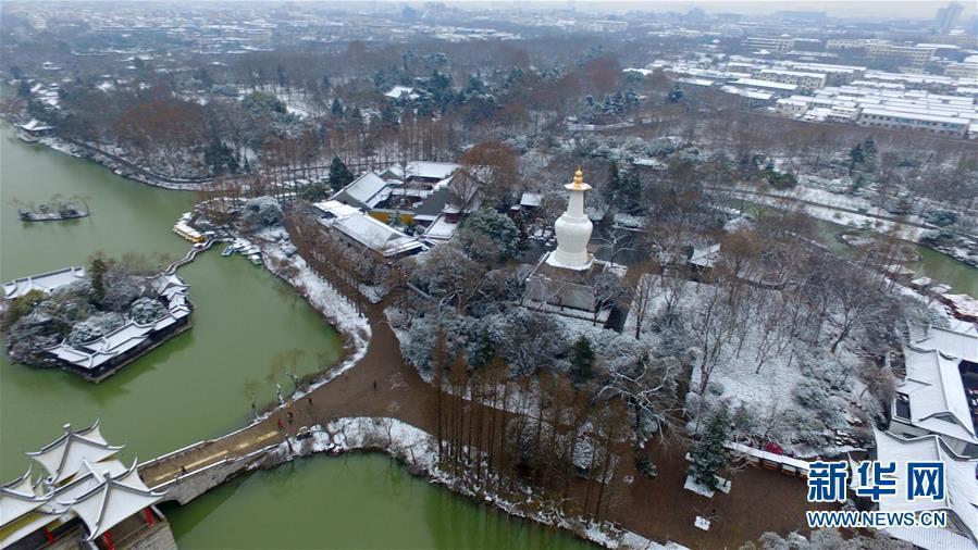 Yangzhou : les rives enneigées du lac Shouxi