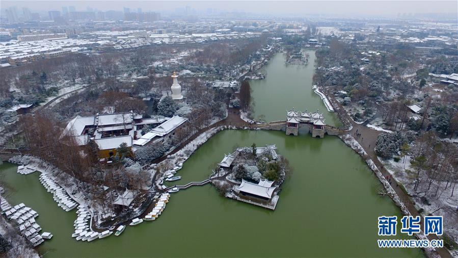 Yangzhou : les rives enneigées du lac Shouxi