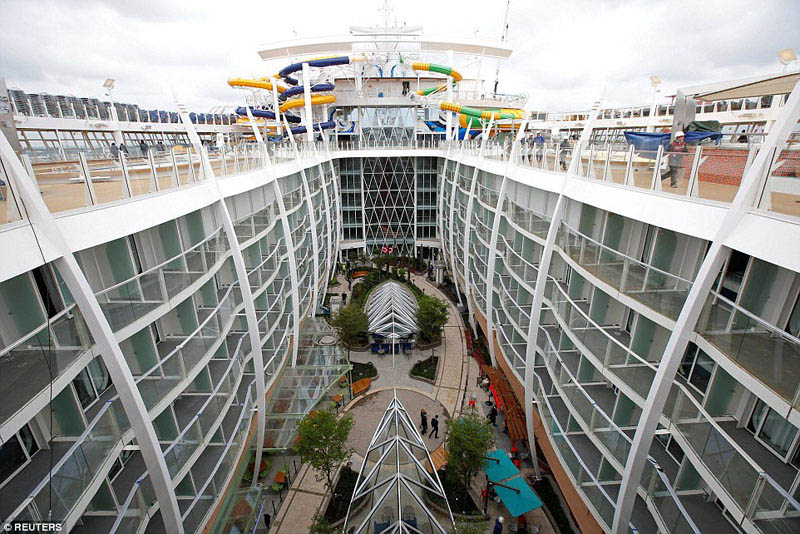 La France a livré l'Harmony of the Seas, le plus gros navire de croisière jamais construit au monde