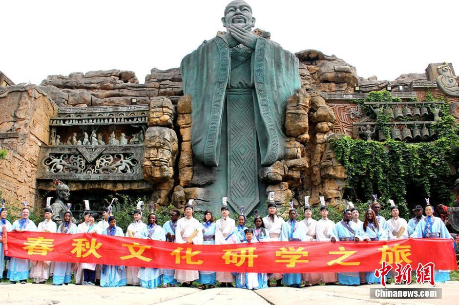 Des étudiants internationaux dans la peau de Confucius