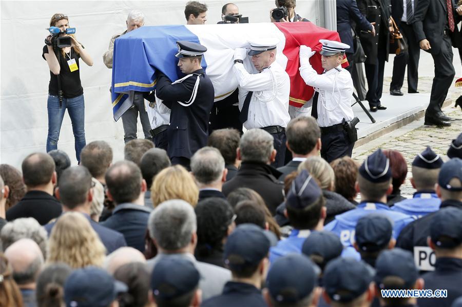 France : Fran?ois Hollande rend hommage aux deux agents de police assassinés lundi