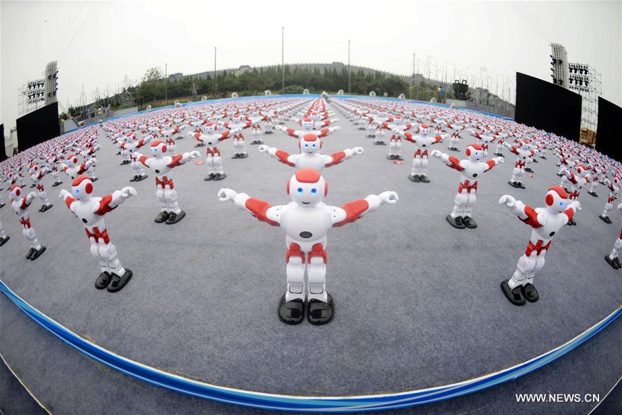 Chine : la danse synchronisée de 1.007 robots établie un record Guinness