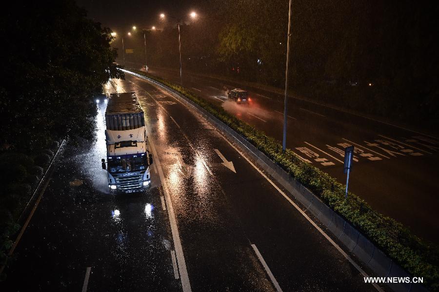 Le typhon Nida touche terre dans la province chinoise du Guangdong