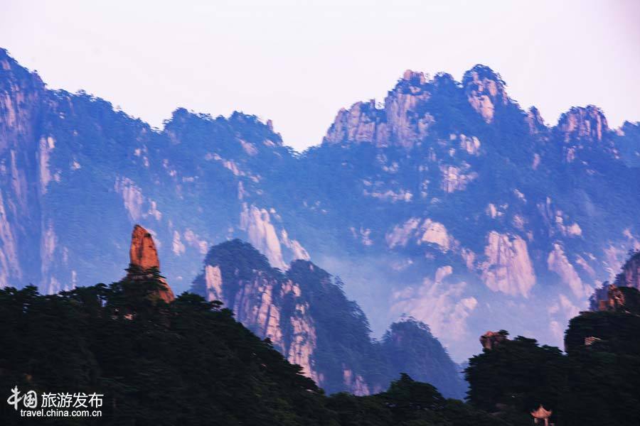 Chine : les monts Huang enveloppés par une brume épaisse