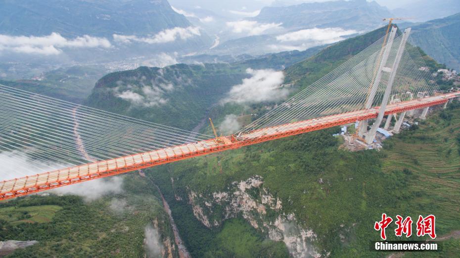 Jonction du pont le plus haut au monde 