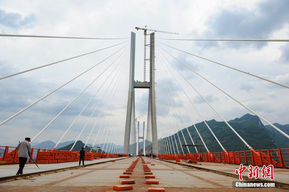 Jonction du pont le plus haut au monde 