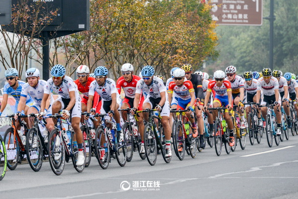 Cyclisme : 130 coureurs ont pris le départ du Tour de Taihu 