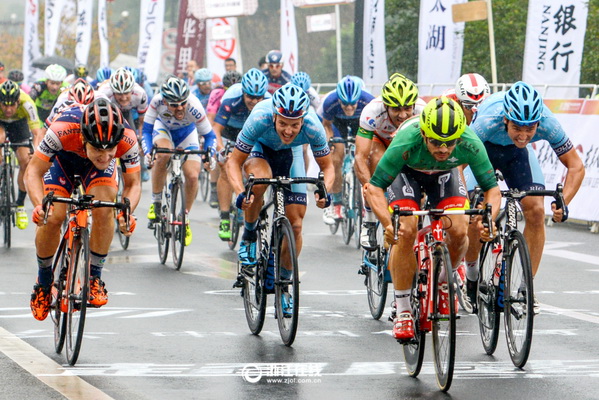 Cyclisme : 130 coureurs ont pris le départ du Tour de Taihu 