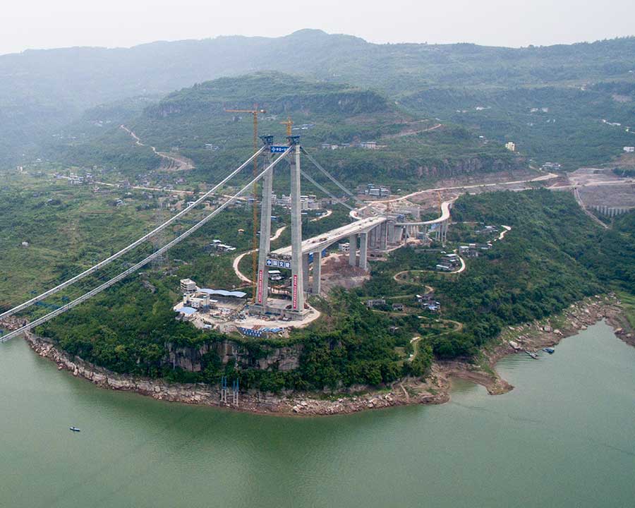 Le plus long pont suspendu de la zone des Trois Gorges franchit une nouvelle étape