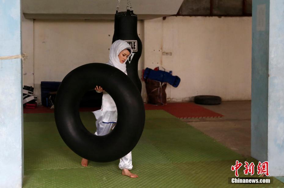 Afghanistan : des jeunes femmes adeptes du Kung Fu  