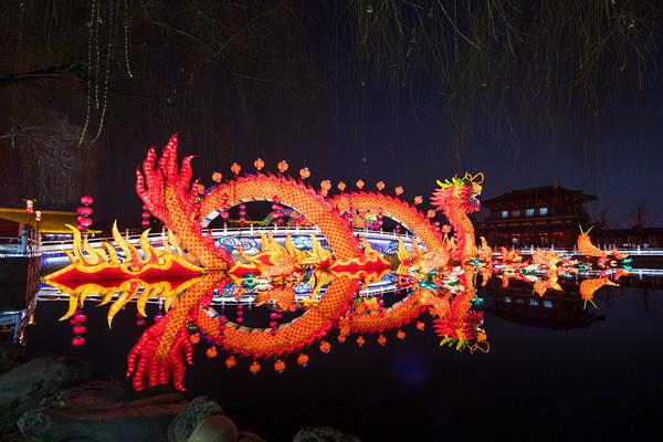 Le Festival des Lanternes du Jardin Furong des Grands Tang du Nouvel An chinois présenté six fois en quatre jours sur les émissions d'information de CCTV