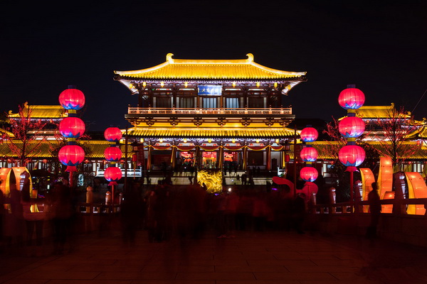 Le Festival des Lanternes du Jardin Furong des Grands Tang du Nouvel An chinois présenté six fois en quatre jours sur les émissions d'information de CCTV