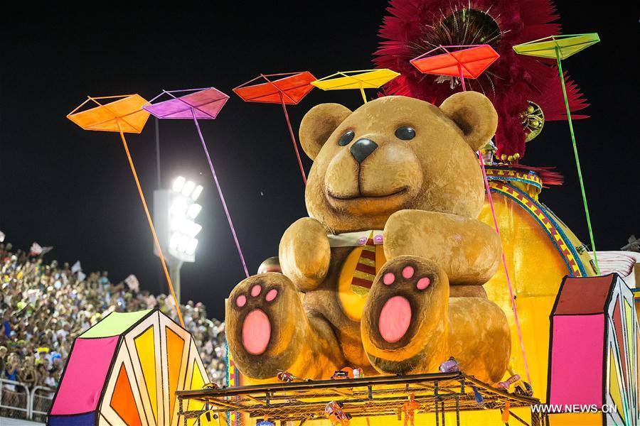 La saison du carnaval en Europe et en Amérique