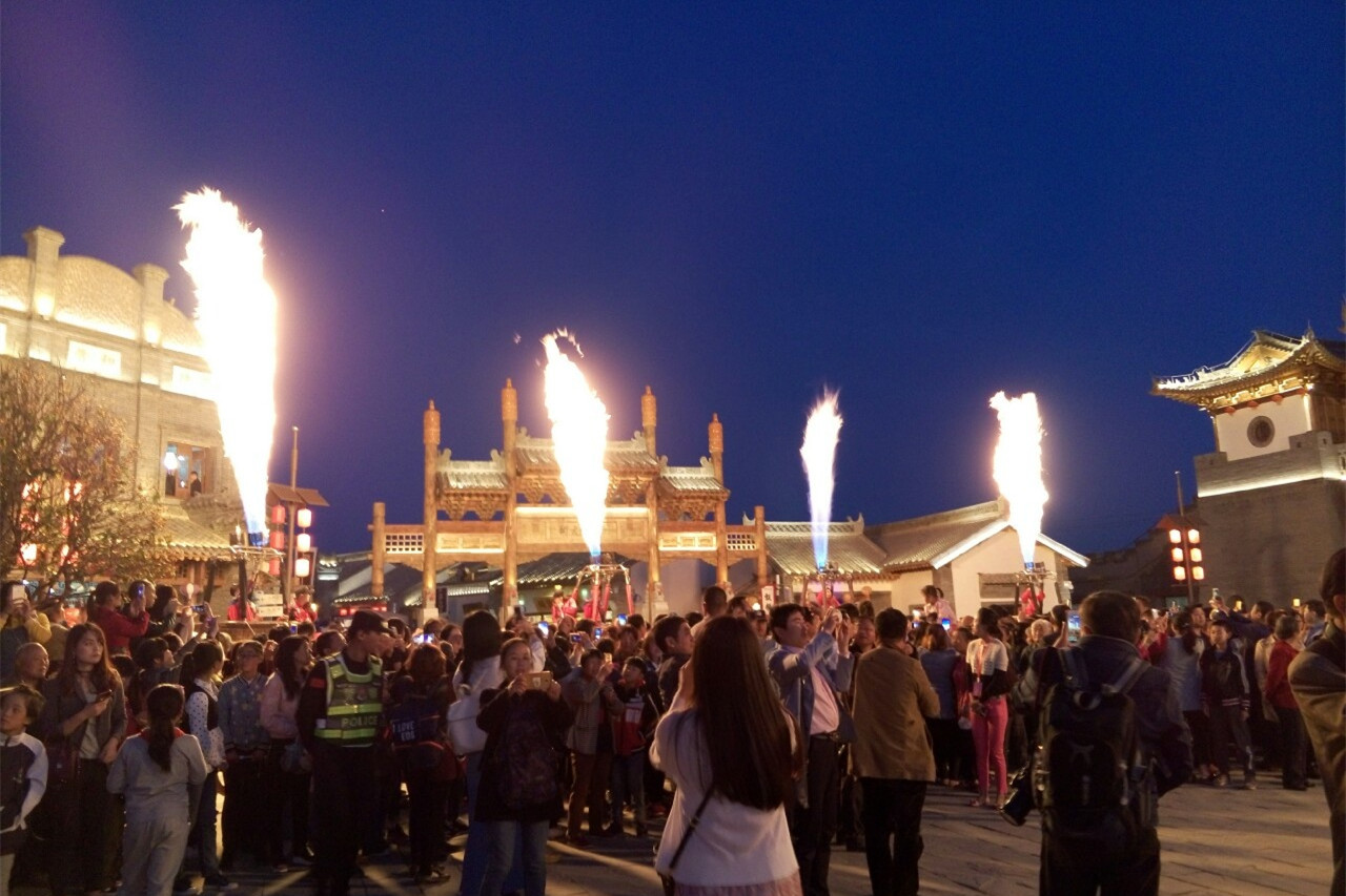 Début de la fête des montgolfières du Carnaval de l'entrep?t du Cerf Blanc de Xi'an