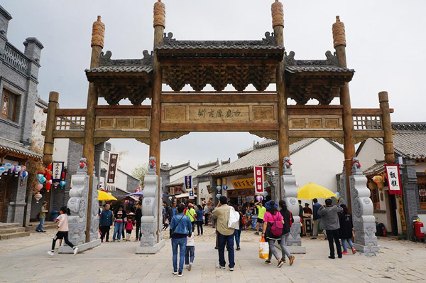 Début des activités du premier carnaval des montgolfières de Xi'an