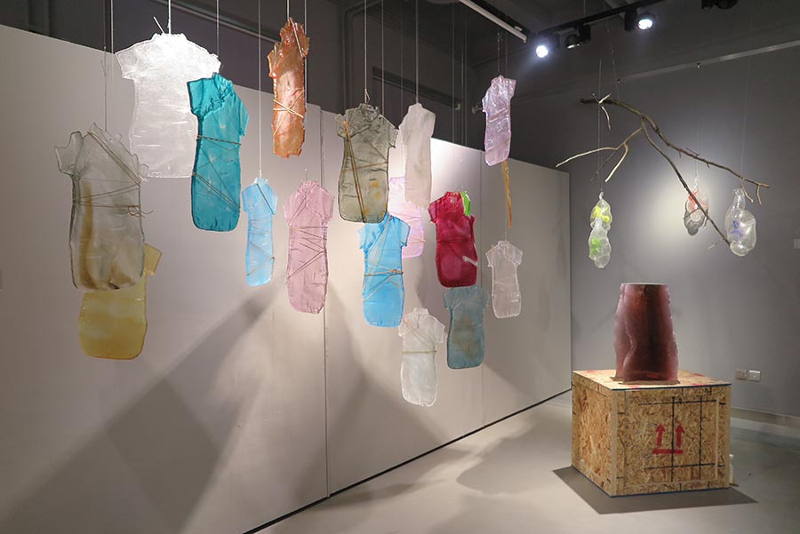 Une exposition révèle la beauté du verre à Beijing