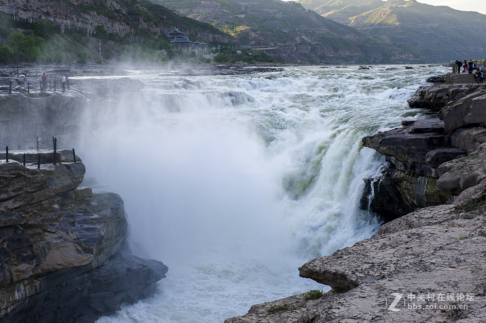 Les chutes d'eau de Hukou sont actuellement des ? chutes d'eau limpides ?