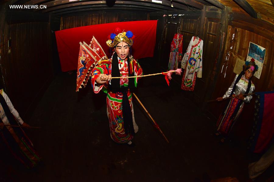 Opéra traditionnel?: spectacle gratuit dans le Guizhou