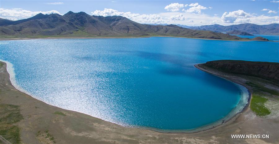 Tibet : splendides paysages du lac Yamzobog Yumco 