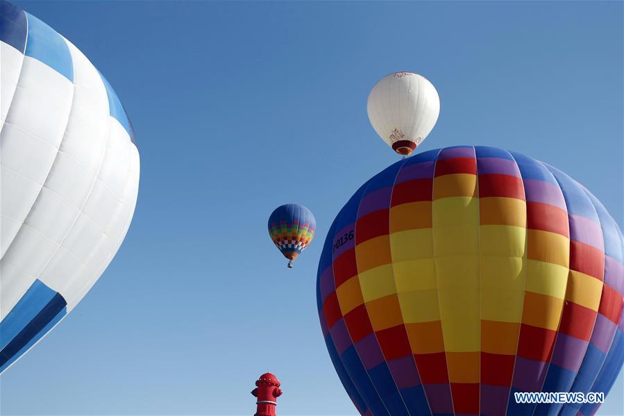 Ningxia : début du festival des montgolfières