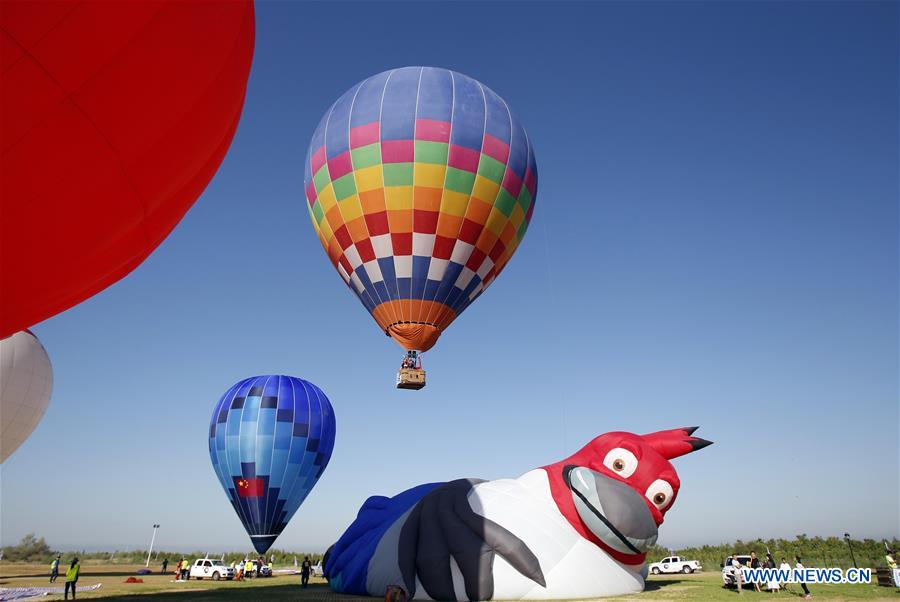 Ningxia : début du festival des montgolfières