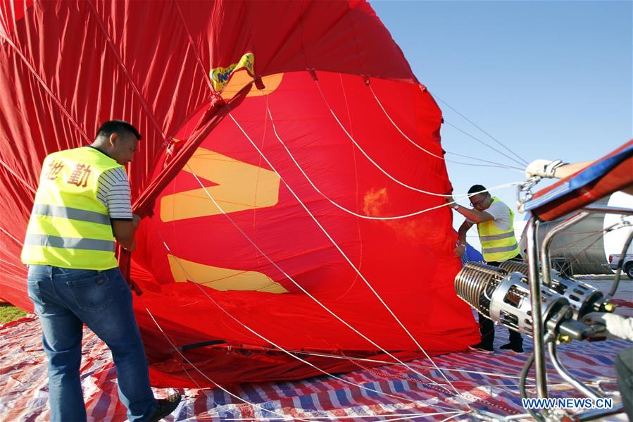 Ningxia : début du festival des montgolfières