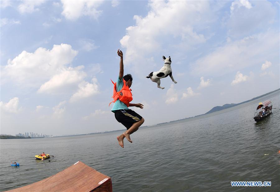 Wuhan?: l'art du plongeon pour se rafra?chir