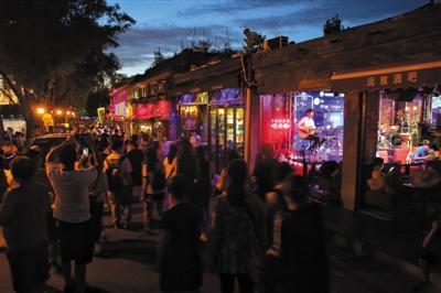 Beijing : polémique autour des chanteurs de Houhai