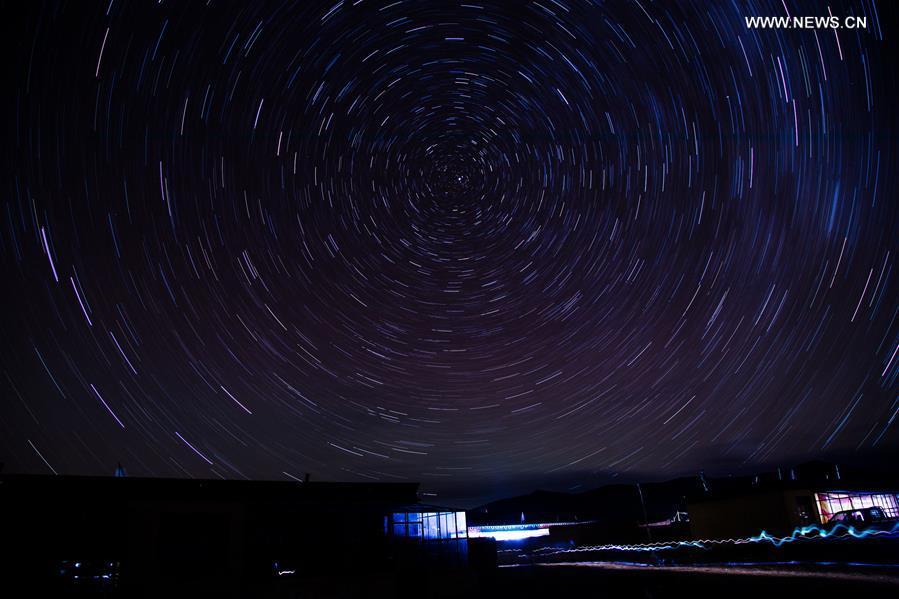 Un magnifique ciel étoilé au Tibet