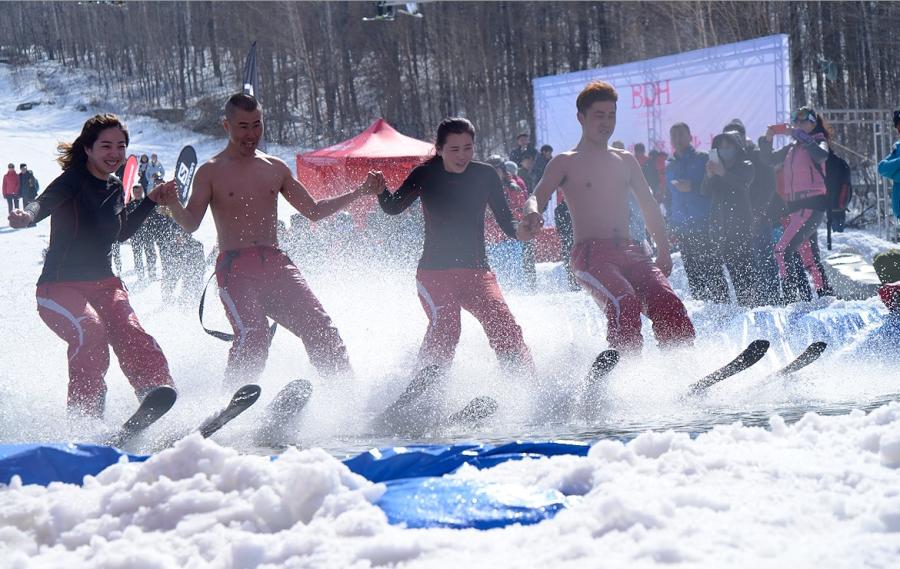 Le festival de ski ? nu ? dans le nord-est de la Chine