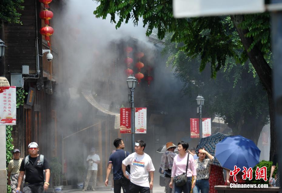 Une fontaine ? climatisante ? à Fuzhou pour rafra?chir les touristes