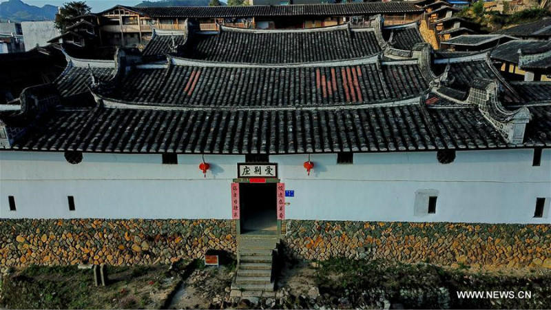 Un village chinois re?oit un prix de l'UNESCO pour la conservation du patrimoine