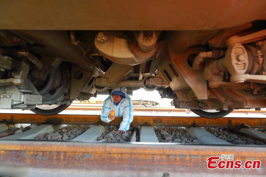 La première équipe uniquement féminine de techniciennes de train à grande vitesse de Chine