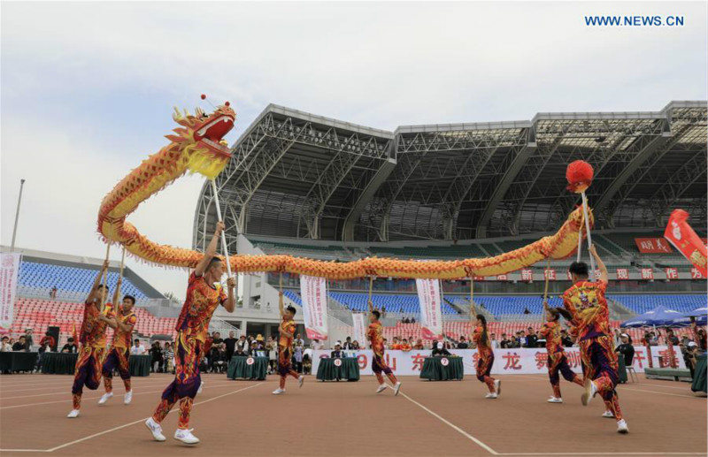 Compétition de danse du dragon et du lion à Linyi