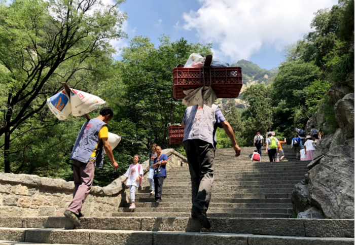 Shandong : à la découverte des porteurs du mont Taishan