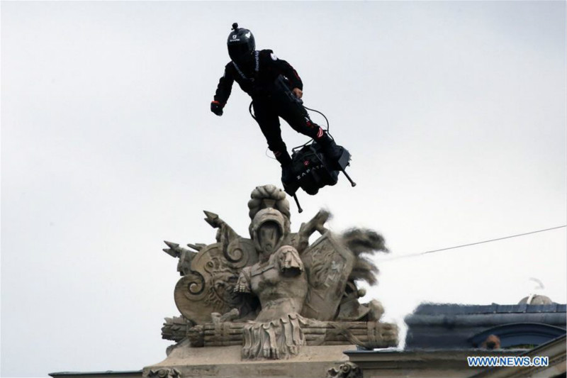 L'innovation et l'Europe à l'honneur lors du traditionnel défilé militaire du 14-Juillet sur les Champs-Elysées