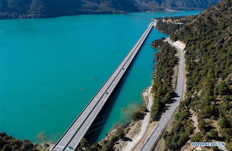 Tibet : le pont de Duobu sur la route Lhassa-Nyingchi