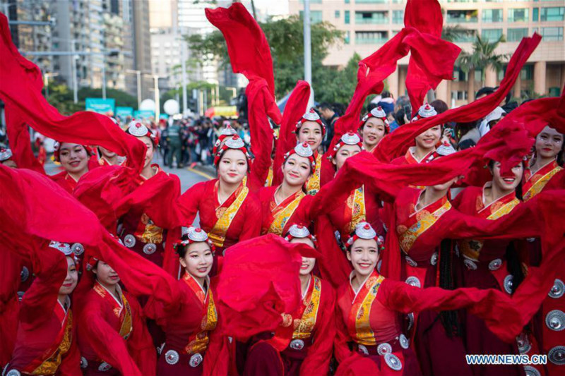 Macao : un défilé organisé pour célébrer le 20e anniversaire du retour à la mère patrie