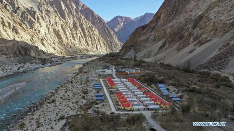 Quelques exemples de mesures prises dans les villages pauvres du Xinjiang pour améliorer le niveau de vie des habitants