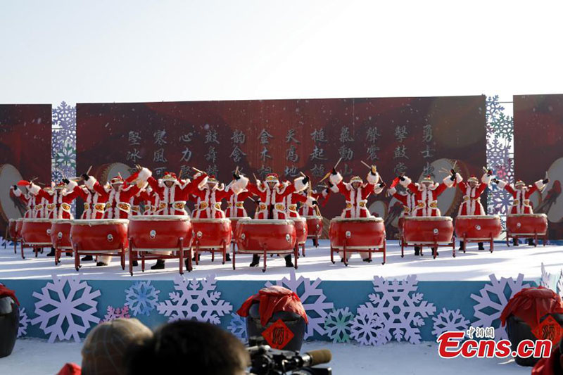 Harbin lance la collecte annuelle de glace pour les sculptures